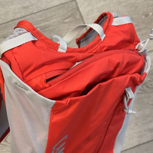 CamelBak Rogue Light Bike Hydration Pack 70oz Red Hiking Backpack Travel Bag - Picture 2 of 7